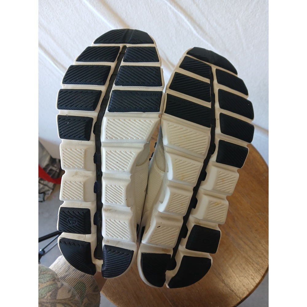On Running Cloud women’s Running Shoes in White and Black sz 7 - Picture 3 of 9